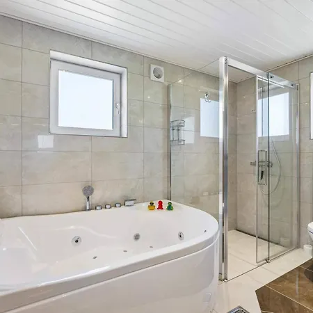 4 Star In Norre Nebel, Cleaning Included